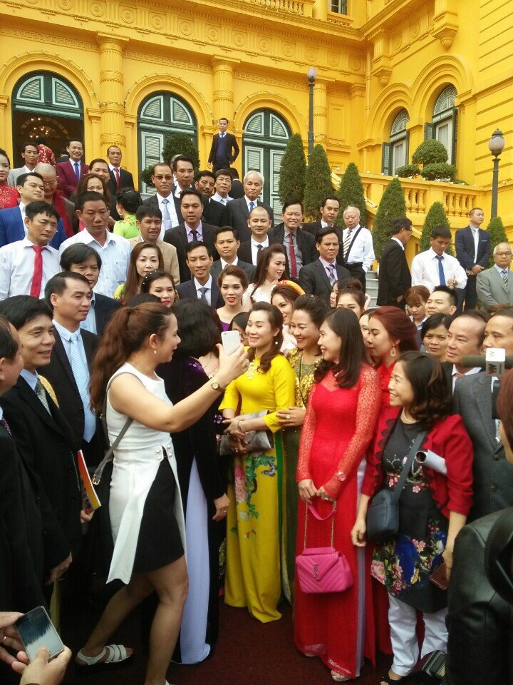 Tập Đoàn Công Nghệ 168 (168group) Vinh dự diện kiến và được Phó Chủ tịch nước Đặng Thị Ngọc Thịnh trao tặng Kỷ Niệm Chương